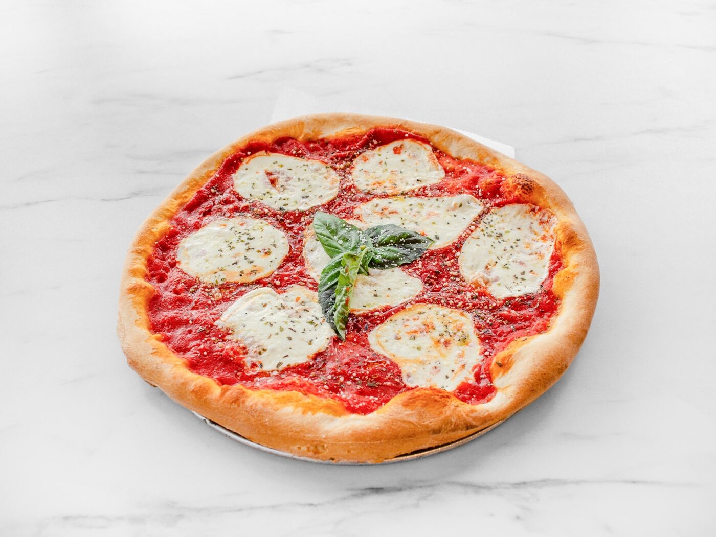 Fresh Margherita pizza with mozzarella, tomato sauce and basil